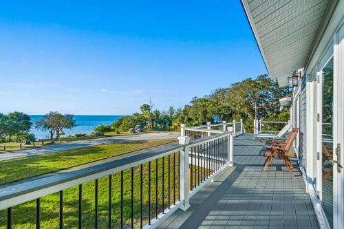 Breathtaking Waterfront Crystal Beach Getaway!