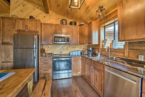 Sprawling Mountain-View Cabin 5 Mi to Mesa Verde in เมซาเวอร์เด(CO)