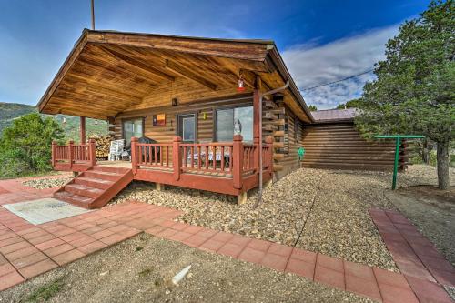 Sprawling Mountain-View Cabin 5 Mi to Mesa Verde in เมซาเวอร์เด(CO)