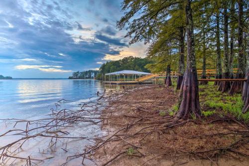 Cypress Point Spacious Home Pier and Boat Launch!