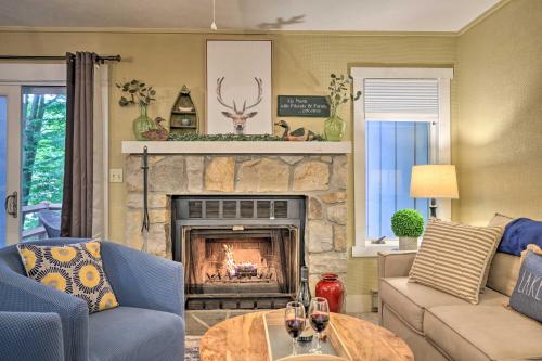 Lake Harmony Townhome with Grill - Walk to Slopes! in Lake Harmony, USA