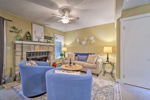 Lake Harmony Townhome with Grill - Walk to Slopes! in Lake Harmony, USA