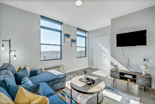 Stylish 1br Unit. Parking. Easy Ride to NYC
