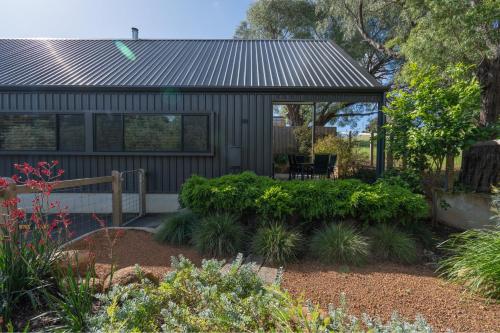 Margaret River Bungalow-3-forest - pet friendly