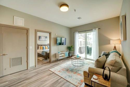 Huge 2 Bed 2 Bath Easy ride to NYC & Parking in Hackensack, USA