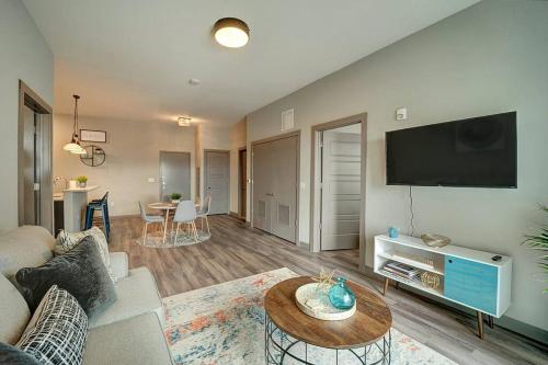 Huge 2 Bed 2 Bath Easy ride to NYC & Parking in Hackensack, USA