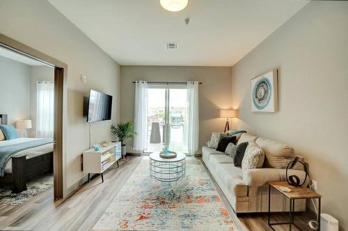 Huge 2 Bed 2 Bath Easy ride to NYC & Parking in Hackensack, USA