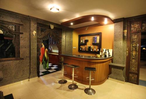Front desk [24-hour]