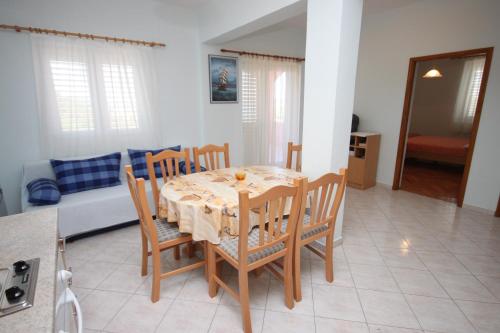 Apartments with a parking space Tkon Pasman - 6216 - image 7