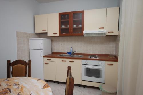 Apartments with a parking space Tkon Pasman - 6216 - image 8
