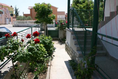 Apartments with a parking space Vodice - 6238 - image 9
