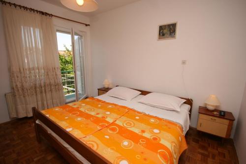 Apartments with a parking space Vodice - 6238 - image 12