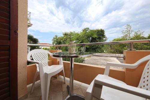 Apartments by the sea Sukosan Zadar - 6229 - image 2