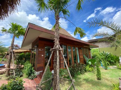 เทียนหอม อัมพวา รีสอร์ท Room Type - Triple Room with Pool View