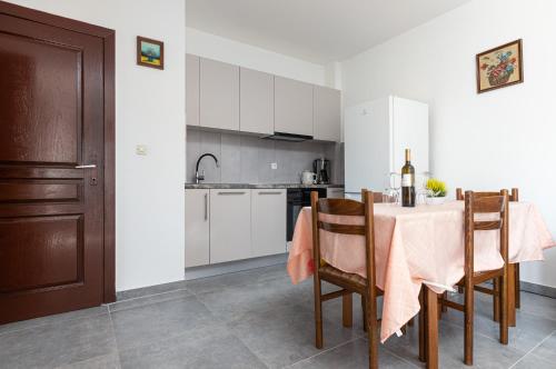 Konyha, Medak in Borik