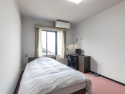 Single Room with Shared Bathroom