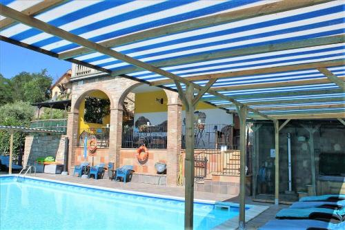  Tuscan Farmhouse with 7 Apartments for max 30 persons in Montecastelli Pisano
