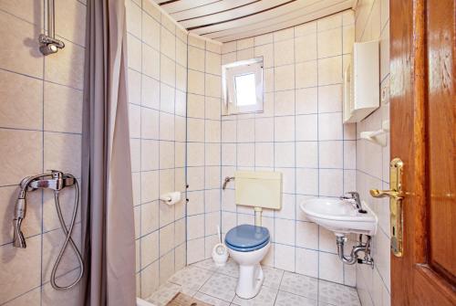 Double Room image 5