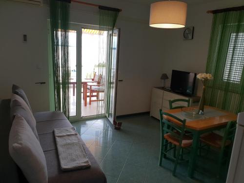 Apartments by the sea Mandre Pag - 6386 - image 5