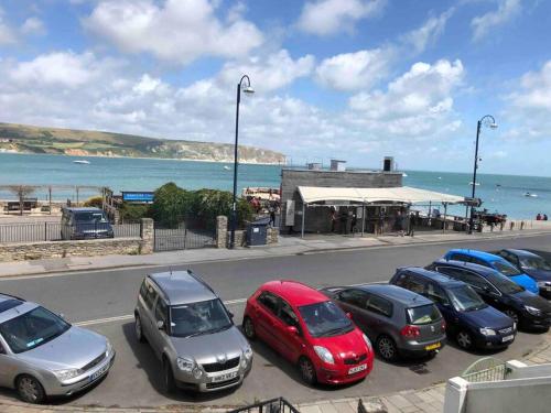 Sunny Side Apartment. Swanage town centre