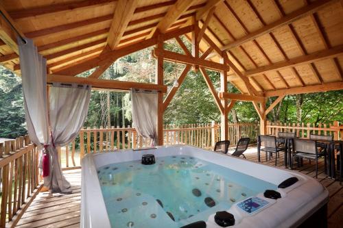 Les Lodges de Babylone in Larringes