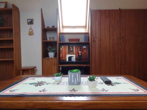 Apartment with Mountain View image 1