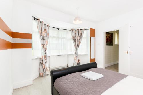 Beautiful 6 bedroom house for 17 guests next to Edgbaston Stadium, Birmingham (photo 10)