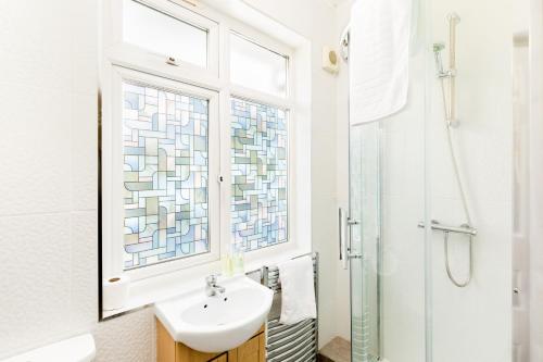 Beautiful 6 bedroom house for 17 guests next to Edgbaston Stadium, Birmingham (photo 8)