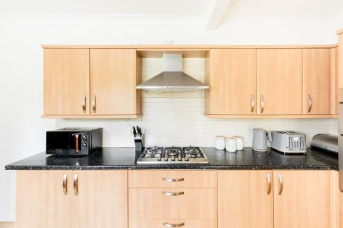Beautiful 6 bedroom house for 17 guests next to Edgbaston Stadium, Birmingham (photo 3)