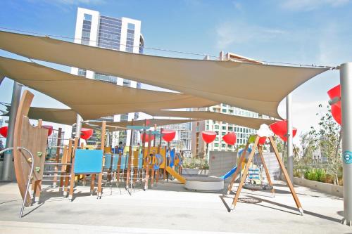 Chic Studio with Balcony 5 Mins walk to Dubai Mall, Dubai (Foto 2)