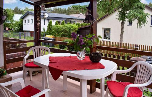 Viesnīcas āriene, 2 Bedroom Beautiful Home In Dominikowo in Dominikowo