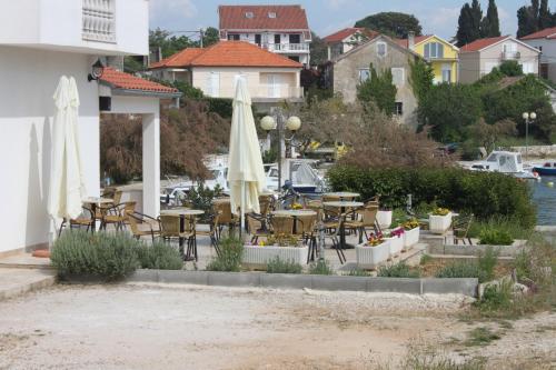 Apartments by the sea Petrcane Zadar - 6269 - image 7