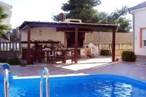Family friendly apartments with a swimming pool Vodice - 6261 - image 8