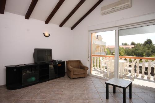 Family friendly apartments with a swimming pool Vodice - 6261 - image 11
