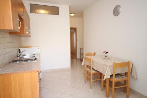 Apartments with a parking space Pag - 6291 - image 10