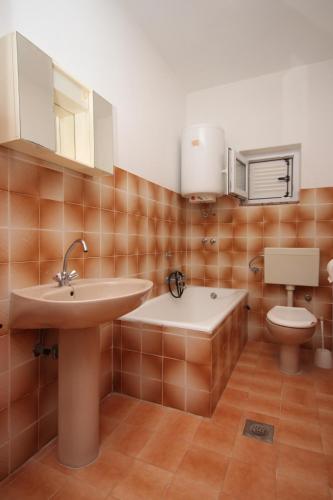 Rooms by the sea Metajna Pag - 6378 - image 10