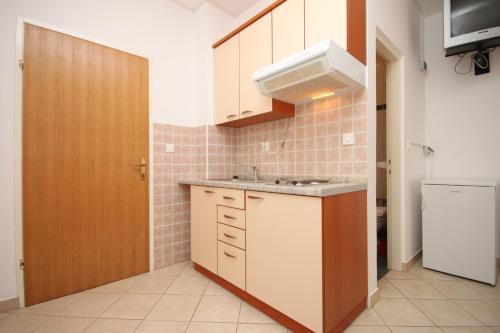 ห้องครัว, Apartments and rooms with parking space Zubovici, Pag - 6357 in ซูโบวิซี