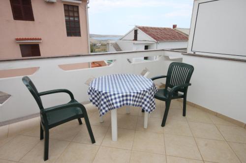 ระเบียง/ชานเรือน, Apartments and rooms with parking space Zubovici, Pag - 6357 in ซูโบวิซี