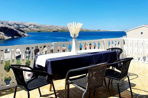 ระเบียง/ชานเรือน, Apartments with parking space Metajna, Pag - 6423 in เมตาย์นา