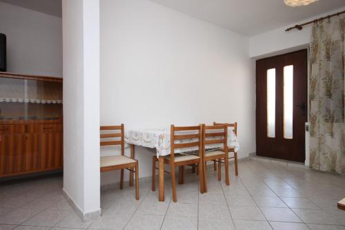 Apartments with a parking space Zubovici Pag - 6409 - image 2