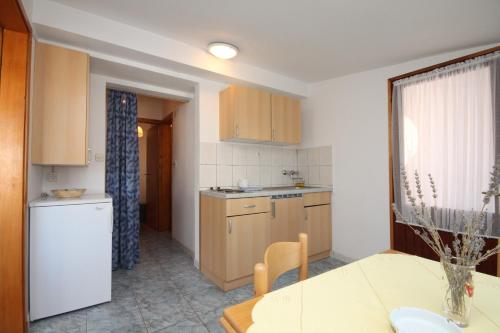 Apartments with a parking space Povljana Pag - 6315 - image 4