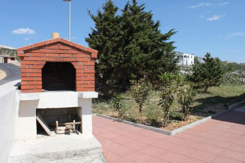 Apartments with a parking space Kustici Pag - 6287 - image 2