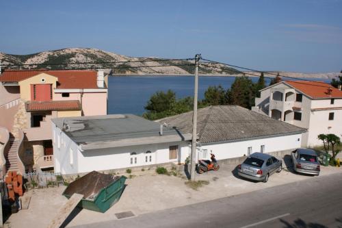 B&B Stara Novalja - Apartments by the sea Stara Novalja, Pag - 6301 - Bed and Breakfast Stara Novalja