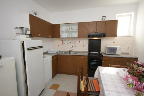 ห้องครัว, Apartments by the sea Stara Novalja, Pag - 6301 in สตารา โนวาเลีย