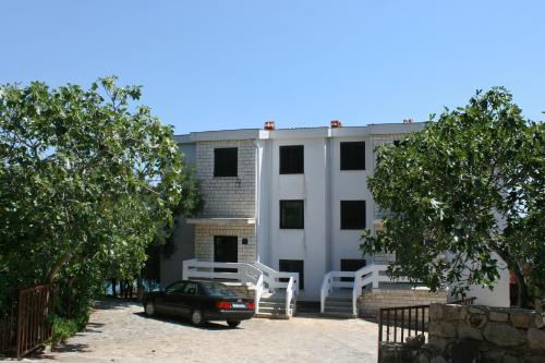  Seaside apartments with a swimming pool Potocnica, Pag - 6407 in Borovići