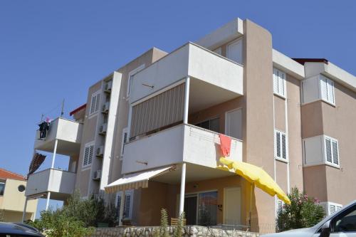 Apartments by the sea Kustici Pag - 6408 