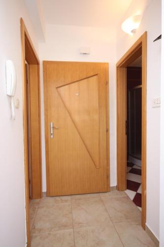 Apartments by the sea Kustici Pag - 6408 - image 12