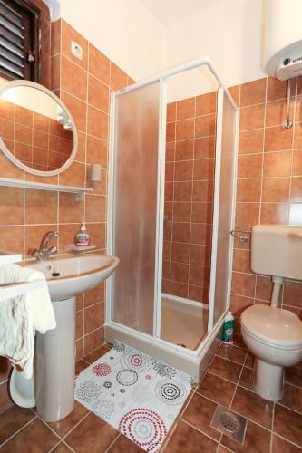 Zero-Bedroom Studio with Balcony and Sea View image 5