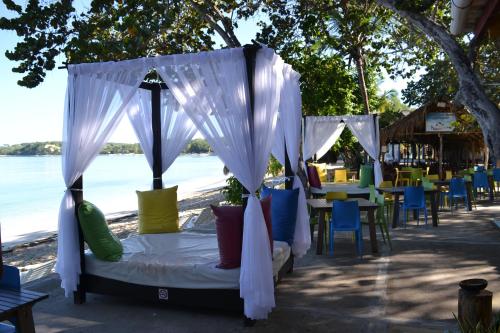 Restorāns, Paradise Island Beach Resort in Punta Rucia