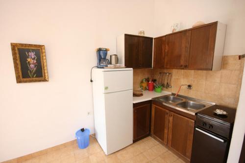 Apartments by the sea Pag - 6411 - image 13